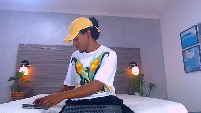 Snapshot of Dilan_Hall chatting on June 12, 2026, 7:33 pm Dilan Hall online show from June 12, 2026, 7:33 pm
