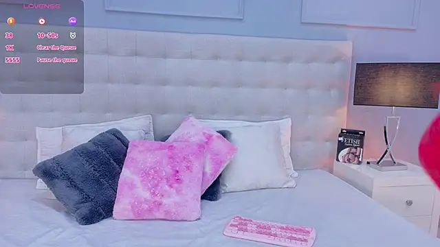 DulceeGarcia online show from June 19, 2026, 4:07 am