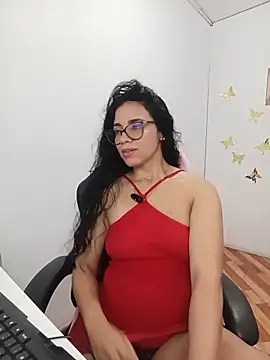 alanahot94 online show from May 16, 2026, 1:37 am