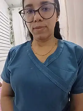 alanahot94 online show from June 21, 2026, 8:58 pm