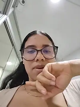 alanahot94 online show from June 7, 2026, 12:38 am