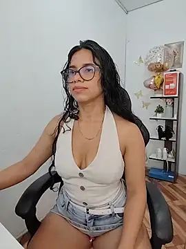 alanahot94 online show from May 24, 2026, 5:46 pm