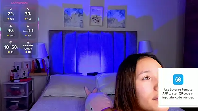 Snapshot of Victoria_Hils chatting on June 6, 2026, 4:23 pm Victoria Hils online show from June 6, 2026, 4:23 pm