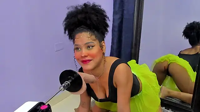 Snapshot of sharonbombo chatting on May 20, 2026, 1:57 am sharonbombo online show from May 20, 2026, 1:57 am