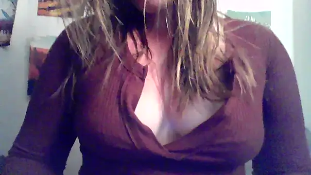 Samiloveee online show from May 8, 2026, 3:21 am