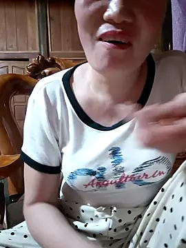 Snapshot of -Trici- chatting on June 27, 2026, 12:22 pm -Trici- online show from June 27, 2026, 12:22 pm