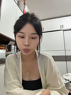 cuteluky18 online show from May 15, 2026, 12:03 pm