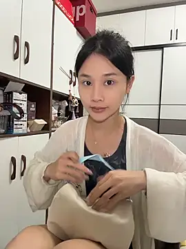 cuteluky18 online show from May 22, 2026, 12:36 pm