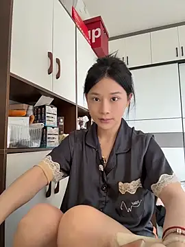 cuteluky18 online show from May 16, 2026, 8:35 am