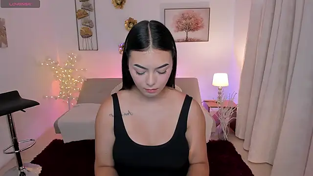 Emma Moretti1 online show from May 13, 2026, 1:51 pm