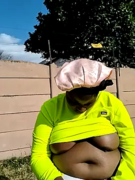 Snapshot of JuicyHoney_01 chatting on June 27, 2026, 12:22 pm JuicyHoney 01 online show from June 27, 2026, 12:22 pm