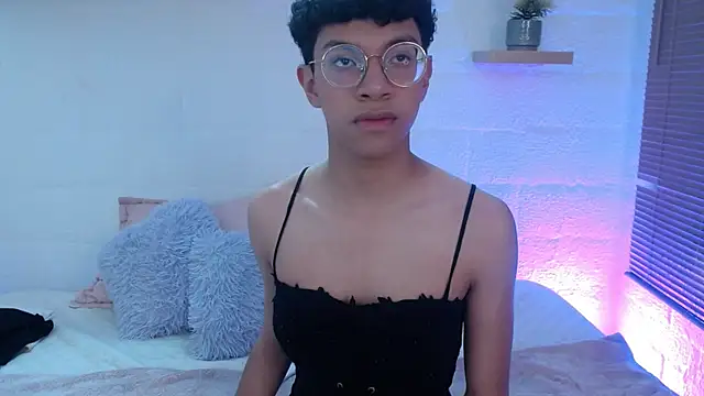 Snapshot of Ateneaa_jo chatting on May 13, 2026, 1:18 pm Ateneaa jo online show from May 13, 2026, 1:18 pm