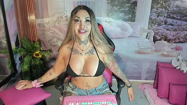 LaylaWatsson online show from May 31, 2026, 4:35 pm