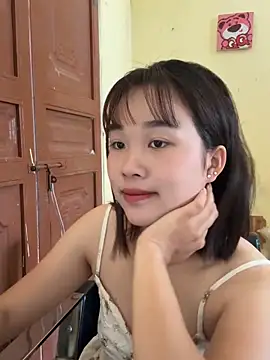 Lili 019 online show from May 23, 2026, 4:33 am
