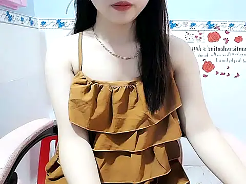 Snapshot of Emilysexy_cut chatting on May 13, 2026, 5:36 am Emilysexy cut online show from May 13, 2026, 5:36 am