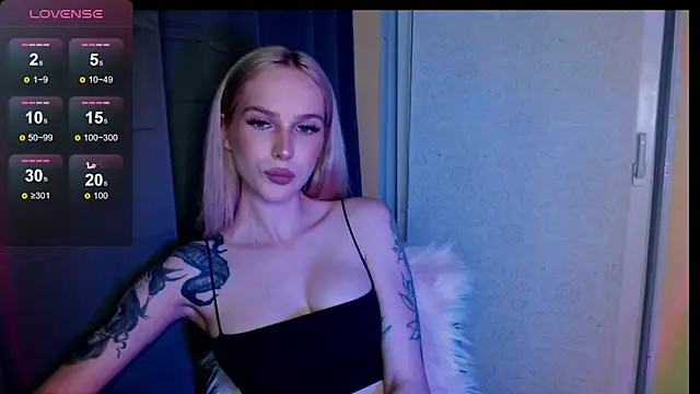 Snapshot of MichelleVelour chatting on June 17, 2026, 5:12 pm MichelleVelour online show from June 17, 2026, 5:12 pm
