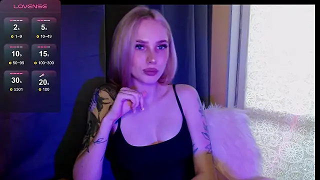 Snapshot of MichelleVelour chatting on June 10, 2026, 3:02 pm MichelleVelour online show from June 10, 2026, 3:02 pm