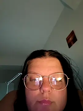BadMommyyyyy online show from May 10, 2026, 1:36 pm