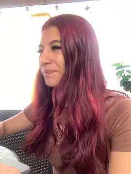 Snapshot of EveRave_Pink chatting on June 3, 2026, 2:33 pm EveRave Pink online show from June 3, 2026, 2:33 pm
