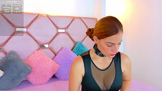 Snapshot of Juliia_cruz_ chatting on May 29, 2026, 12:00 pm Juliia cruz online show from May 29, 2026, 12:00 pm