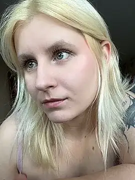 Snapshot of Flora_LifeSecret chatting on May 21, 2026, 2:36 pm Flora LifeSecret online show from May 21, 2026, 2:36 pm