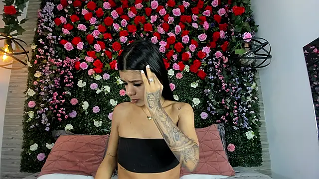 Snapshot of ViolettGracee chatting on June 17, 2026, 12:48 pm ViolettGracee online show from June 17, 2026, 12:48 pm