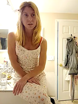daddys girl333 online show from June 13, 2026, 4:54 am