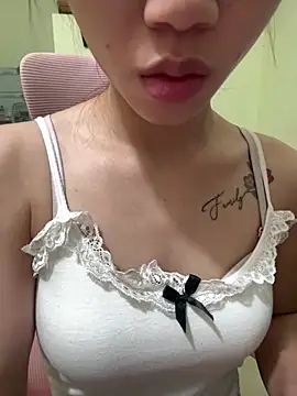 Snapshot of Vi_sexyy chatting on July 1, 2026, 10:37 am Vi sexyy online show from July 1, 2026, 10:37 am