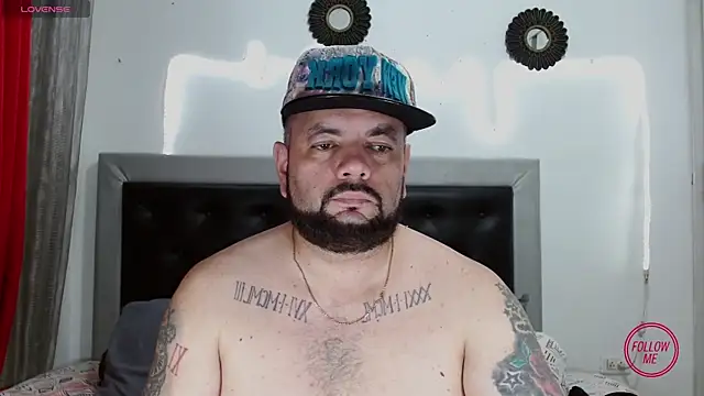 Snapshot of perverseveteranmanxxx chatting on November 5, 2025, 12:03 am perverseveteranmanxxx online show from November 5, 2025, 12:03 am