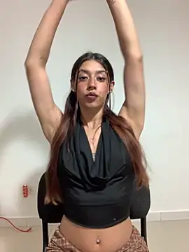 SarahFox- online show from May 22, 2026, 8:18 pm