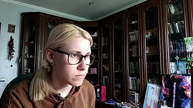lolkabiolka online show from May 14, 2026, 9:17 am
