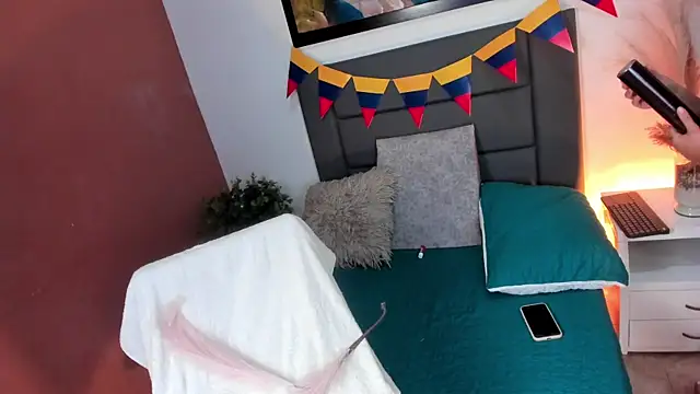Snapshot of AlexandraCruzz chatting on June 27, 2026, 6:25 pm AlexandraCruzz online show from June 27, 2026, 6:25 pm