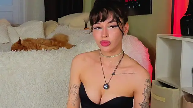 Snapshot of Regina_Amour chatting on June 22, 2026, 7:33 pm Regina Amour online show from June 22, 2026, 7:33 pm