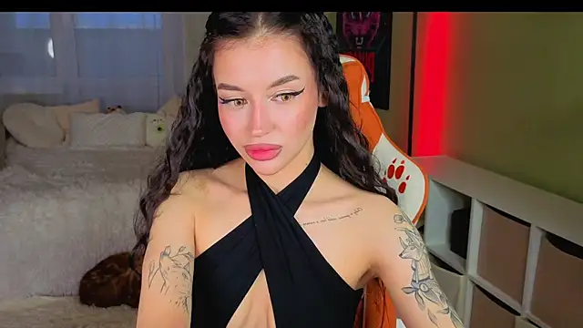 Snapshot of Regina_Amour chatting on May 27, 2026, 6:48 pm Regina Amour online show from May 27, 2026, 6:48 pm