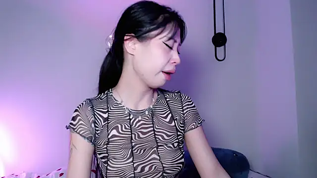 neverstoplovingme online show from June 24, 2026, 4:11 am