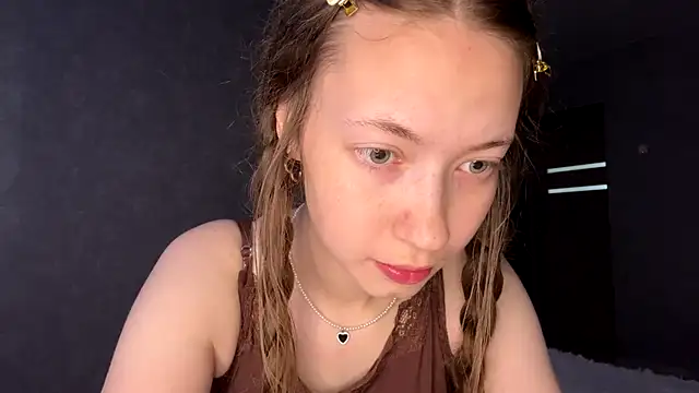 Snapshot of Emily_Mur_ chatting on July 17, 2026, 5:04 am Emily Mur online show from July 17, 2026, 5:04 am