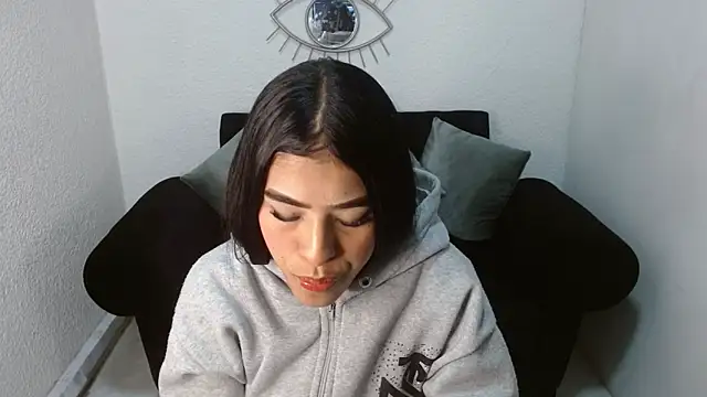 naomyfuckhard online show from May 13, 2026, 12:23 pm