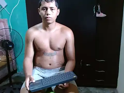 Snapshot of Lil_condor_baby chatting on June 27, 2026, 6:25 pm Lil condor baby online show from June 27, 2026, 6:25 pm
