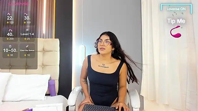 Snapshot of Amara_lune chatting on June 19, 2026, 2:34 pm Amara lune online show from June 19, 2026, 2:34 pm