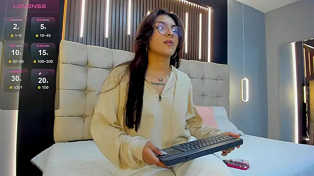 Snapshot of Amara_lune chatting on June 11, 2026, 2:58 pm Amara lune online show from June 11, 2026, 2:58 pm