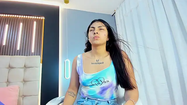 Snapshot of Amara_lune chatting on May 29, 2026, 2:23 pm Amara lune online show from May 29, 2026, 2:23 pm