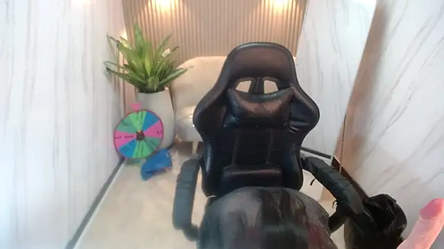 Snapshot of Violett_tf chatting on June 10, 2026, 8:32 pm Violett tf online show from June 10, 2026, 8:32 pm