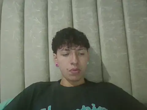 Snapshot of Noah_mod chatting on May 26, 2026, 1:58 am Noah mod online show from May 26, 2026, 1:58 am