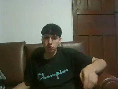 Snapshot of Noah_mod chatting on May 17, 2026, 12:54 am Noah mod online show from May 17, 2026, 12:54 am