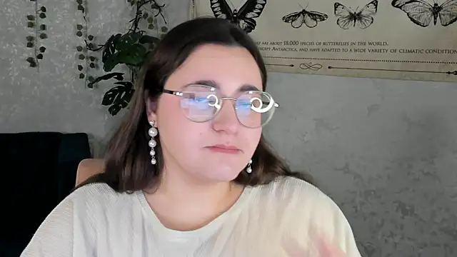 Snapshot of Ayleen_Gece chatting on May 19, 2026, 4:30 am Ayleen Gece online show from May 19, 2026, 4:30 am