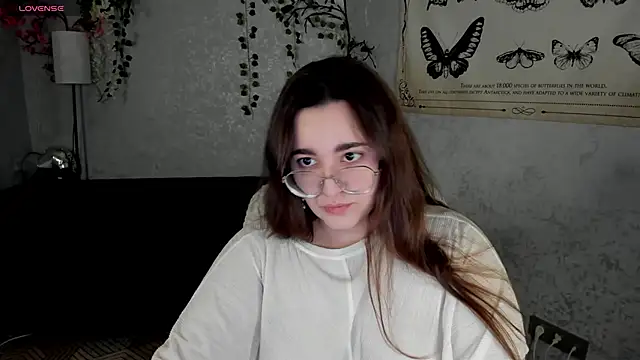 Snapshot of Ayleen_Gece chatting on May 18, 2026, 3:17 am Ayleen Gece online show from May 18, 2026, 3:17 am