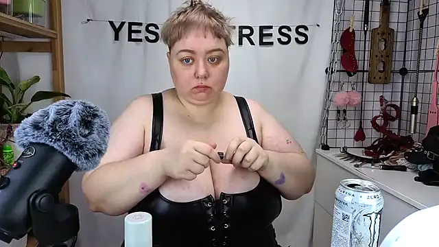 Snapshot of mistress_molly chatting on May 21, 2026, 5:27 am mistress molly online show from May 21, 2026, 5:27 am