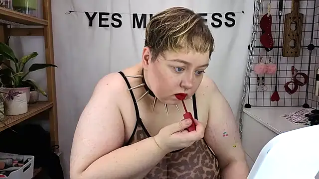 Snapshot of mistress_molly chatting on May 18, 2026, 11:48 am mistress molly online show from May 18, 2026, 11:48 am