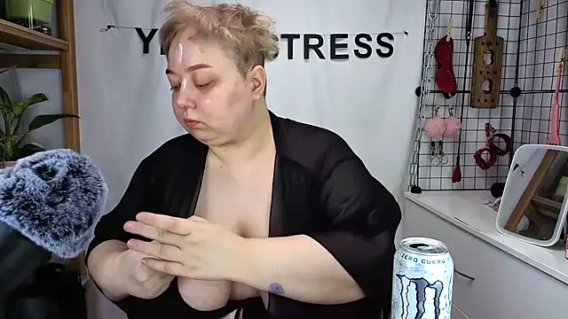 Snapshot of mistress_molly chatting on May 23, 2026, 5:28 am mistress molly online show from May 23, 2026, 5:28 am