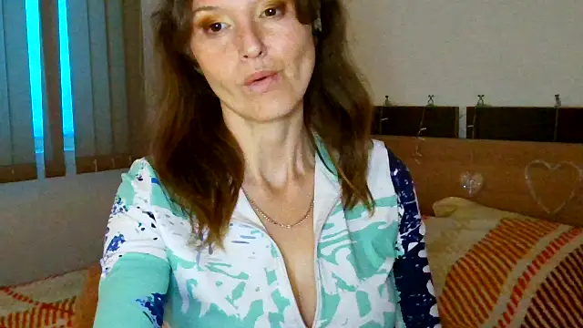 LoveElenika online show from June 14, 2026, 5:03 pm